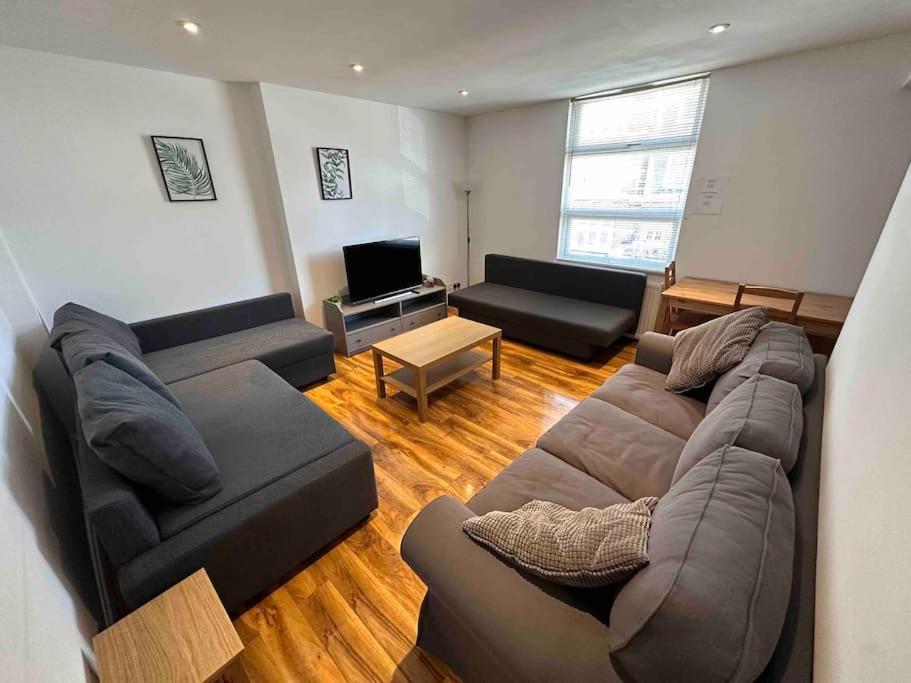 Comfortable 1 Bedroom And Double Sofa Bed Flat Лондон Екстериор снимка