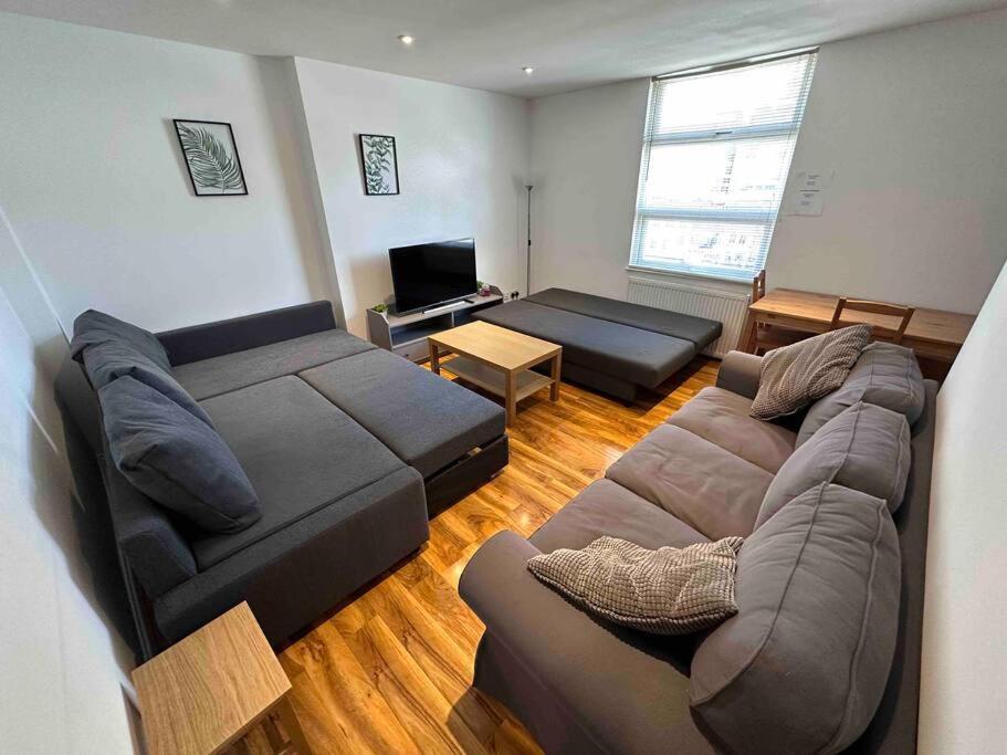 Comfortable 1 Bedroom And Double Sofa Bed Flat Лондон Екстериор снимка